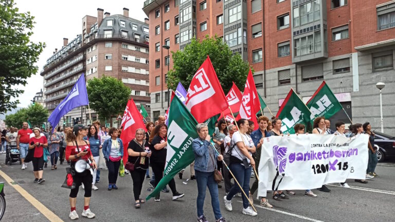 Las huelguista del sector de limpieza de Bizkaia denuncian que se les está faltando al respeto