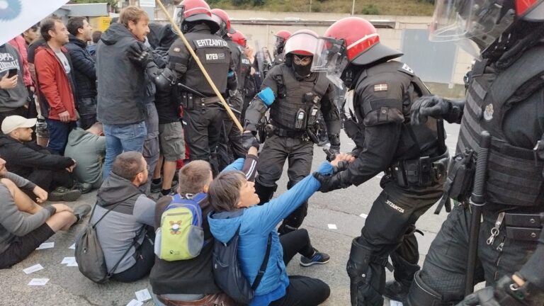 Los y las trabajadoras del metal de Bizkaia y Araba han parado las fábricas para llenar las calles
