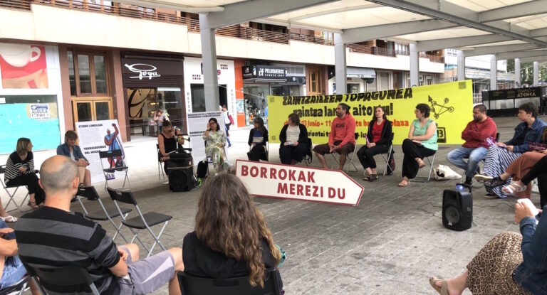 Hemos puesto en marcha la Red de Cuidadoras de Araba para tender puentes entre trabajadoras de este sector e impulsar luchas por sus condiciones laborales