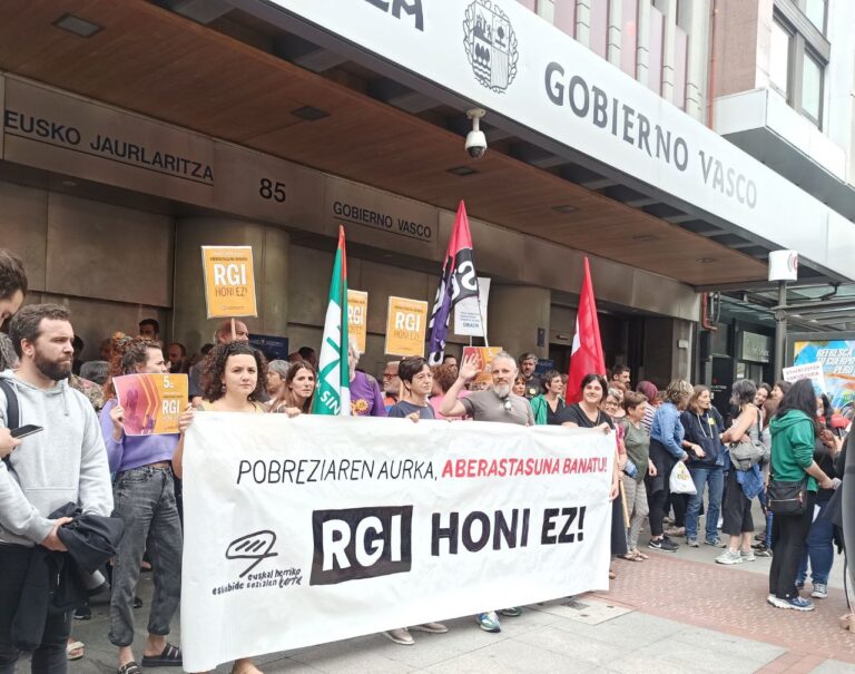 Mobilizazioa egin dugu Euskal Herriko Eskubide Sozialaren Kartarekin Jaurlaritzaren DSBEren proiektua salatzeko