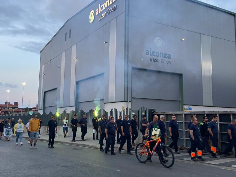 Paros en Alconza-Irizar en apoyo de la lucha sindical y para reclamar a la empresa y al Gobierno de la CAV que cesen todos los procesos judiciales abiertos