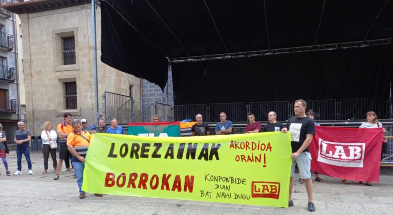 La plantilla de jardinería de Arrasate ha denunciado la falta de voluntad de la empresa Prezero