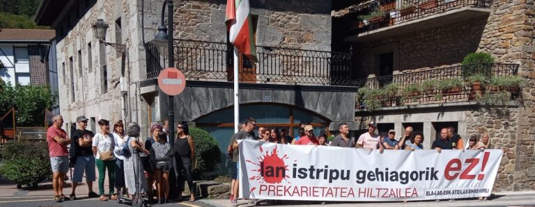 Osalan eta Jaurlaritzari behingoz martxan jartzea eskatu diegu, urteko 51. lan-heriotza salatzeko mobilizazioan