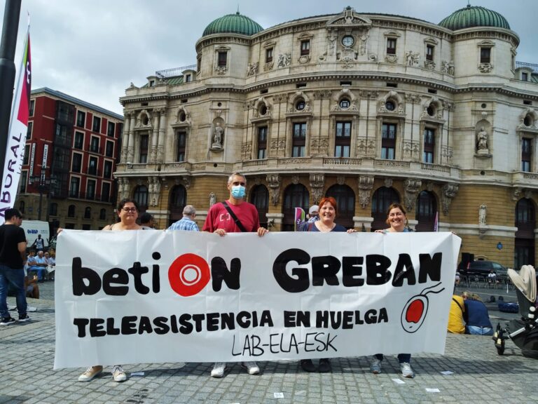 La plantilla de BetiON, servicio de teleasistencia de la CAV, realizará un mes de huelga en septiembre por un convenio digno