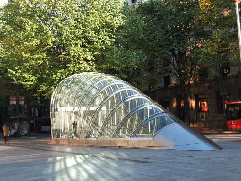 Salatzen dugu Metro Bilbaoren zuzendaritza-egituran postuak gehitu direla eta azken hautatze-prozesua kritikatzen dugu