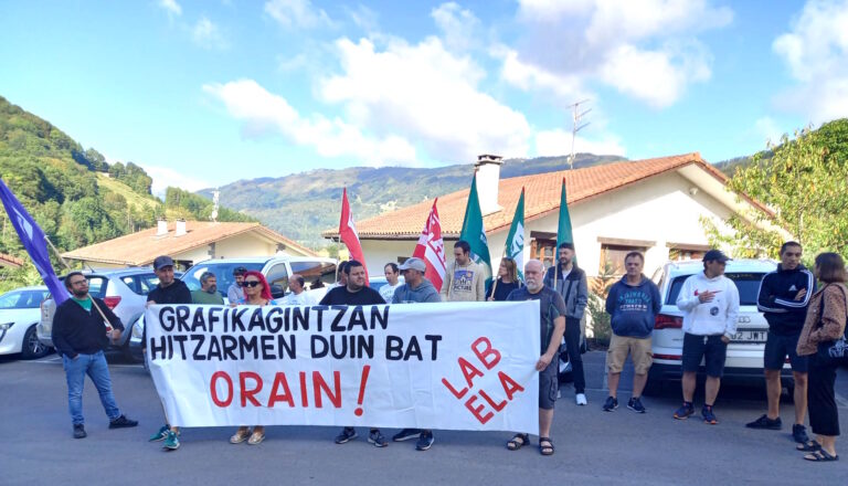 Nos hemos movilizado frente a la empresa CORENSO de Elduain para denunciar el bloqueo de la mesa de negociación de artes gráficas de Gipuzkoa