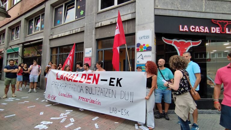 Las trabajadoras y trabajadores de Lanalden han salido a la calle en defensa de unas condiciones laborales dignas