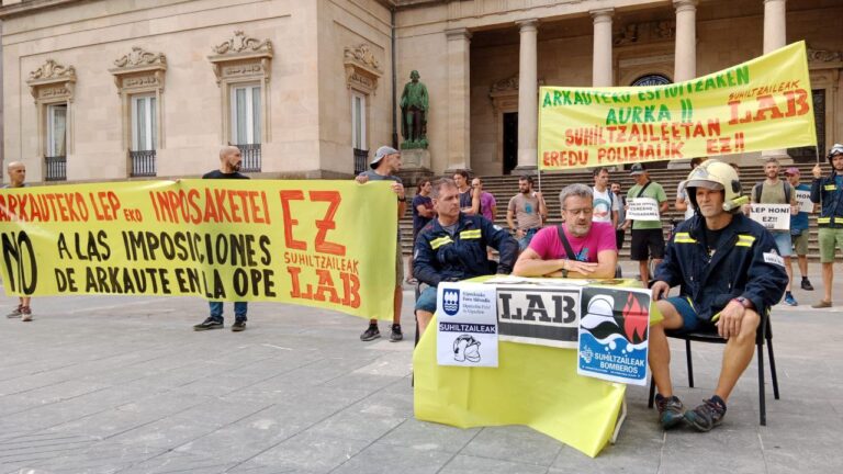 Las y los bomberos se han movilizado en Gasteiz por los inaceptables criterios de la OPE unificada