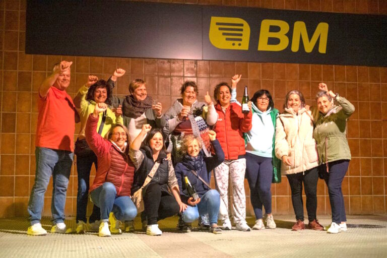 Gracias a la lucha, todos los puestos de trabajo de las trabajadoras de Superberriak se mantendrán y, subrogados, pasarán a DISU #LortuDugu