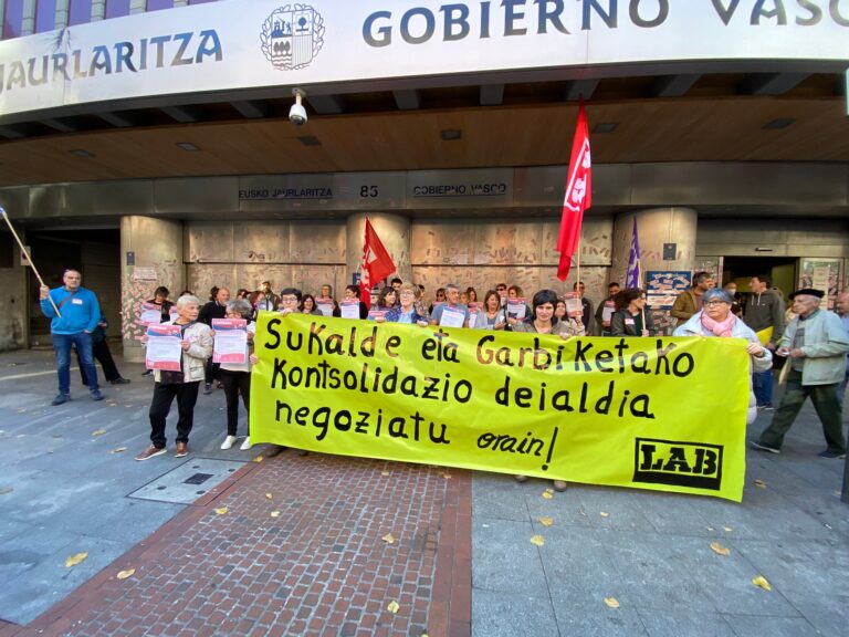 Nos levantamos de la mesa de cocina y limpieza del Departamento de Educación denunciando la imposición y la vulneración de la negociación colectiva