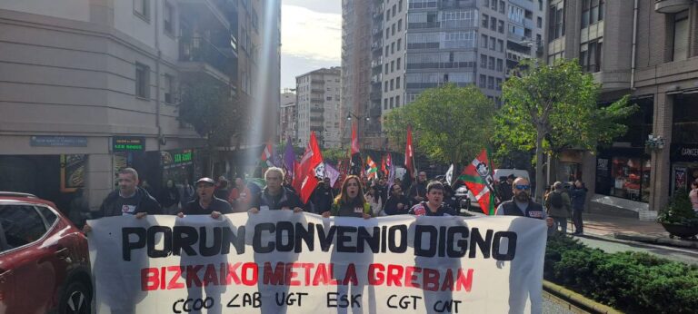 La primera jornada de la huelga semanal del metal de Bizkaia ha tenido un seguimiento del 85%