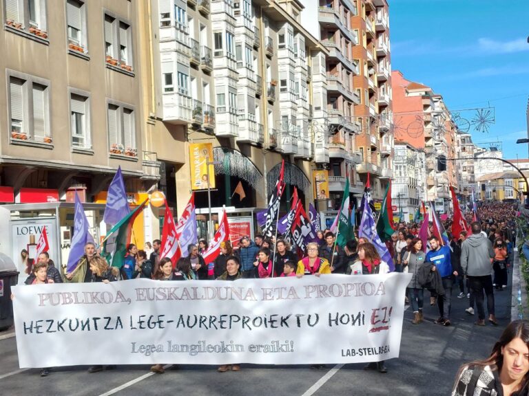 El 60% de los y las trabajadoras de Educación ha secundado la huelga convocada por los sindicatos