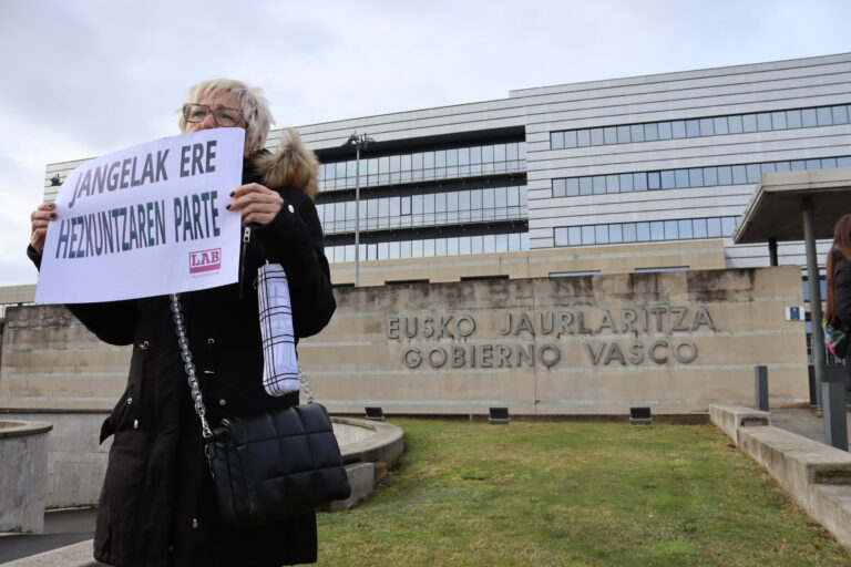 Hemos reclamado al Gobierno Vasco que haga caso a las peticiones de las trabajadoras de comedores escolares