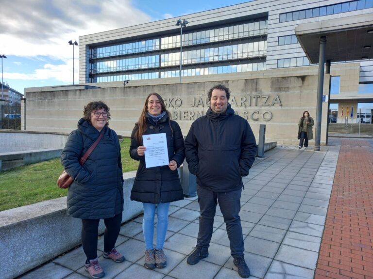 EAEko eskola-jangela eta garraioan kalitatezko zerbitzua lortzeko, eskaera bat erregistratu dugu elkarrizketa mahaia dei dezaten