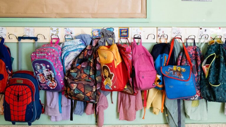 Exigimos la equiparación salarial para todo el personal docente