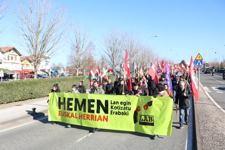 Pentsioen erreforma: egiteko moduak kritikatzeaz gain, azken hamarkadetako murrizketak lehengoratzea eskatu eta euskal erakundeen utzikeria salatzen dugu