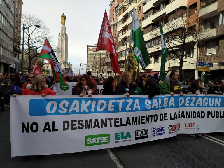 Miles de personas salimos en defensa de la sanidad pública