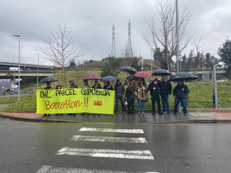Los trabajadores y trabajadoras de DHL Parcel de Donostia luchan por un convenio que garantice el poder adquisitivo