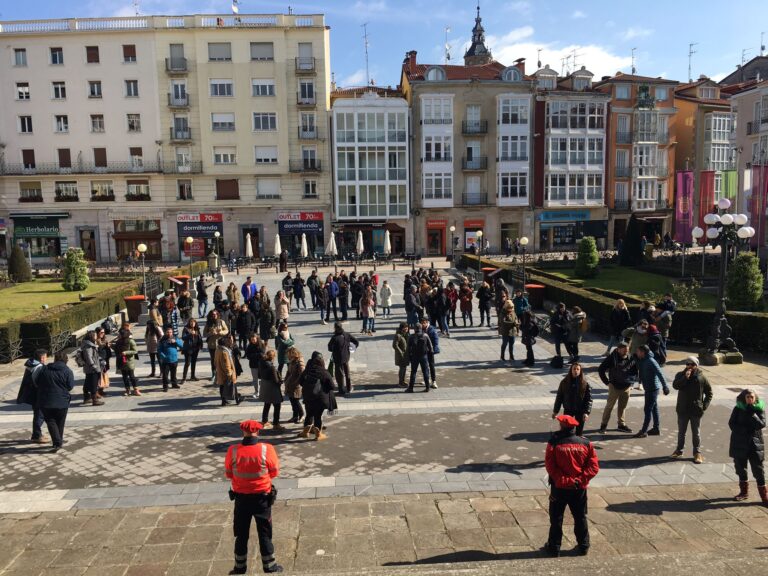 Arabako esku-hartze sozialeko negoziazioa oztopatzeari uzteko exijitzen dugu