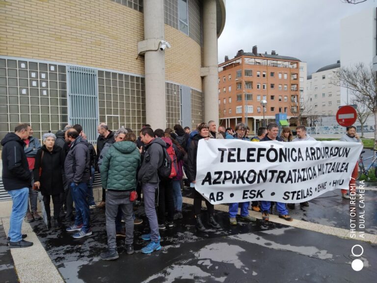 Telefonica arduradun, azpikontratazioak hil egiten du