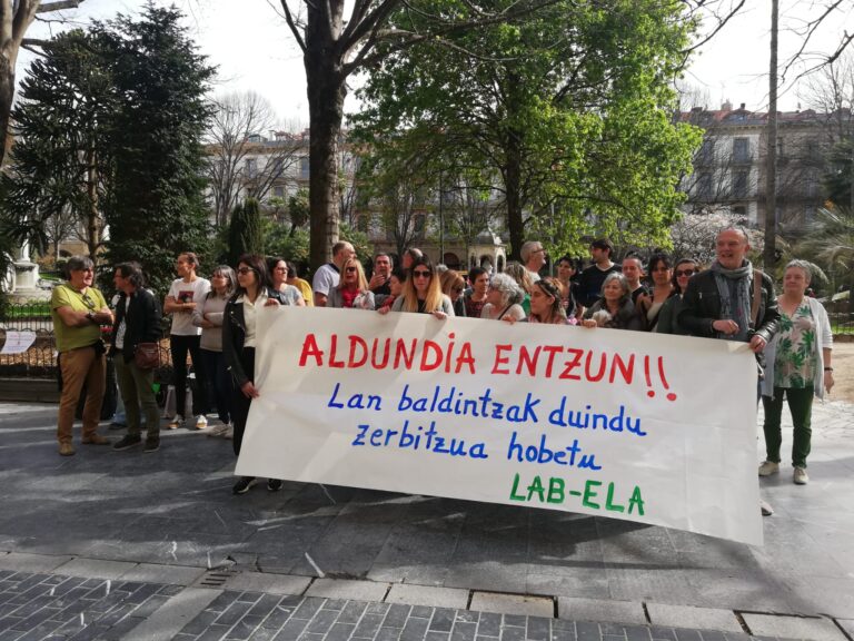 Hitzarmen duinaren aldeko borrokan dihardute Atzegiko langileek