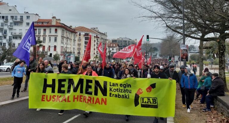 Erretreta erreforma bertan behera utzi behar dela adierazi diogu ozenki Macronen gobernuari