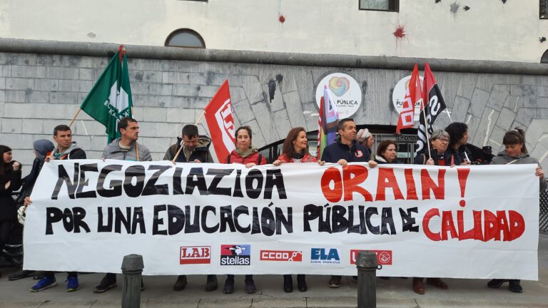 En la jornada de huelga de hoy hemos exigido al Gobierno de Nafarroa que desbloquee la negociación, por una educación pública de calidad
