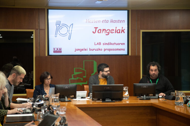 Eskola jangeletako langileek negoziazio prozesuaren beharra helarazi diote beste behin ere Hezkuntza Sailari