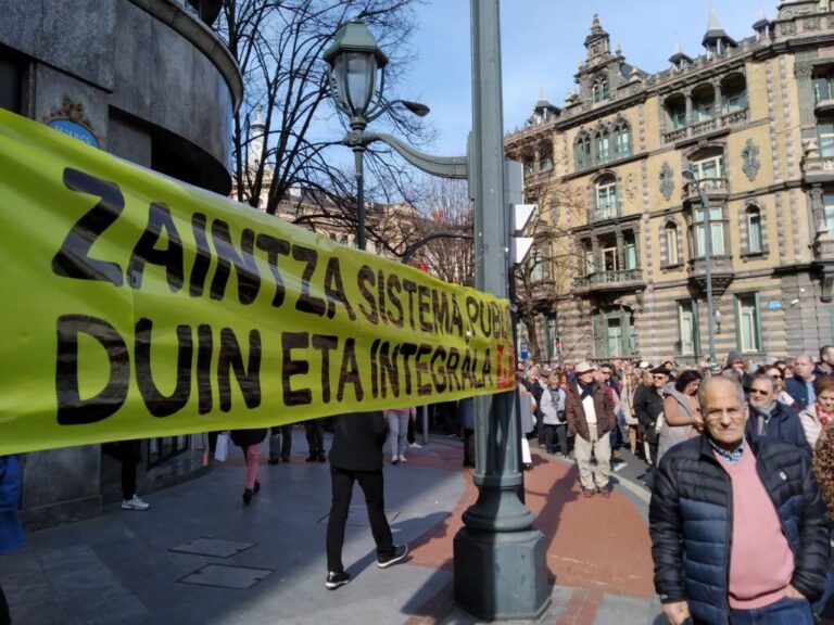 LABek ohartarazi du Osakidetzako biltegien sarea desegiten saiatuko dela Sagardui eta horrek ehunka lanpostu publiko suntsituko dituela