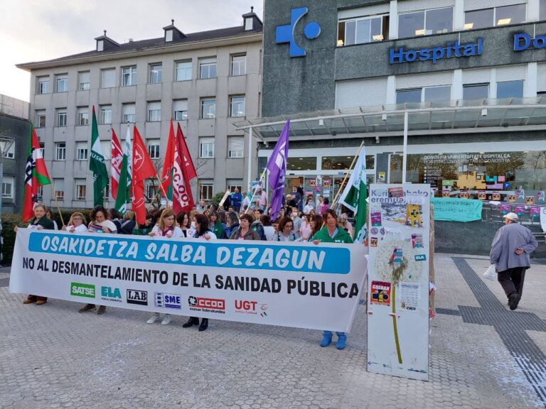 Los sindicatos de Osakidetza nos hemos concentrado en los hospitales de Txagorritxu, Cruces y Donostia