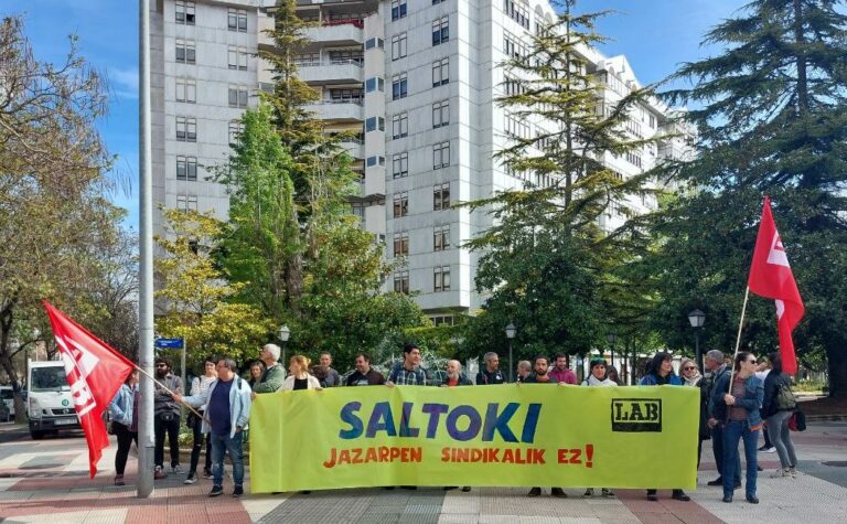 Saltoki Logistika Arabako delegatu bat kaleratu ondoren, mobilizazioa egin dugu jazarpen sindikala salatzeko
