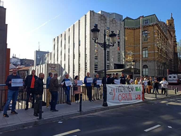 Euskal Trenbide Sareko beharginak borrokan ari dira, blokeatuta dagoen negoziazioak aurrera egin dezan