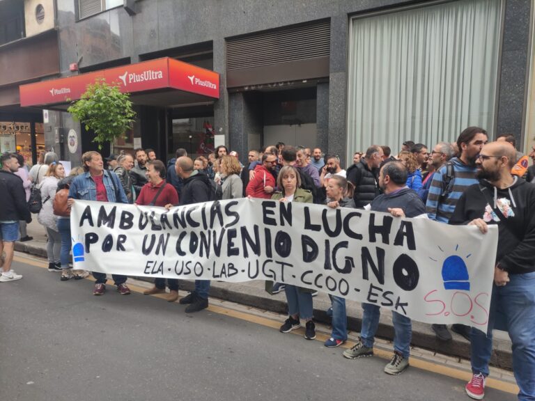 Anbulantzietako langileek hitzarmenaren desblokeoa exijitzeko mobilizazioak hasi dituzte