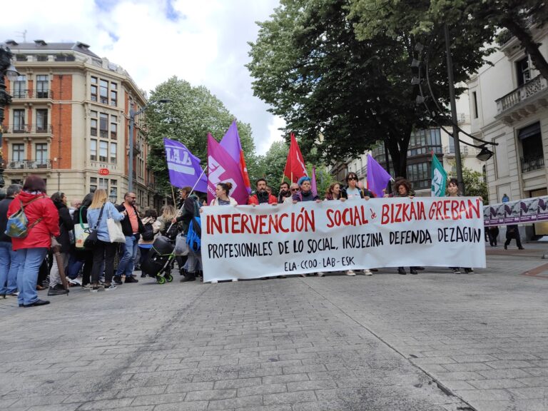 Los trabajadores y trabajadoras de intervención social de Bizkaia salen a la calle para reivindicar un convenio digno