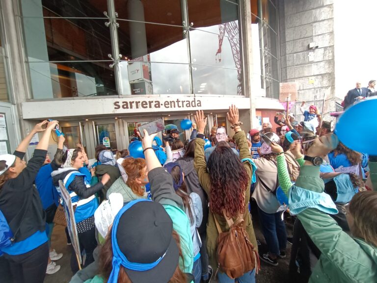 Denunciamos la violencia de la Ertzaintza contra las trabajadoras de Gorabide, Gaude, Madres Mercedarias y Aspace y reivindicamos el reconocimiento del trabajo público que realizan
