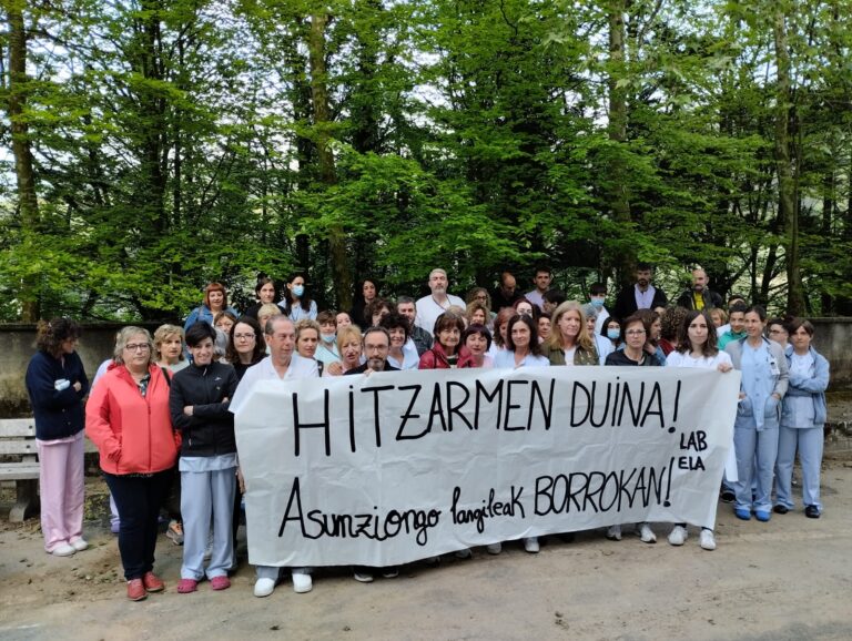 Los trabajadores y trabajadoras del hospital Inviza convocan paros y días de huelga en protesta por el bloqueo de la negociación del convenio