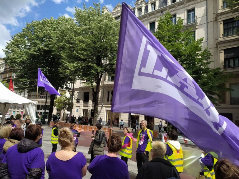 Las huelguistas de residencias siguen firmes con su lucha por encima de amenazas