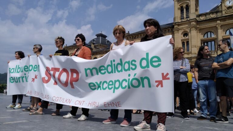 Nos hemos movilizado en Bilbo, Donostia y Gasteiz para exigir el fin de las medidas de excepción