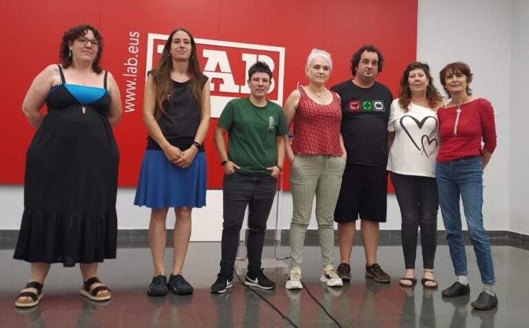 Hacemos un llamamiento al Gobierno Vasco para mejorar las condiciones laborales de las trabajadoras de comedores y transporte escolar de los centros educativos de la CAV