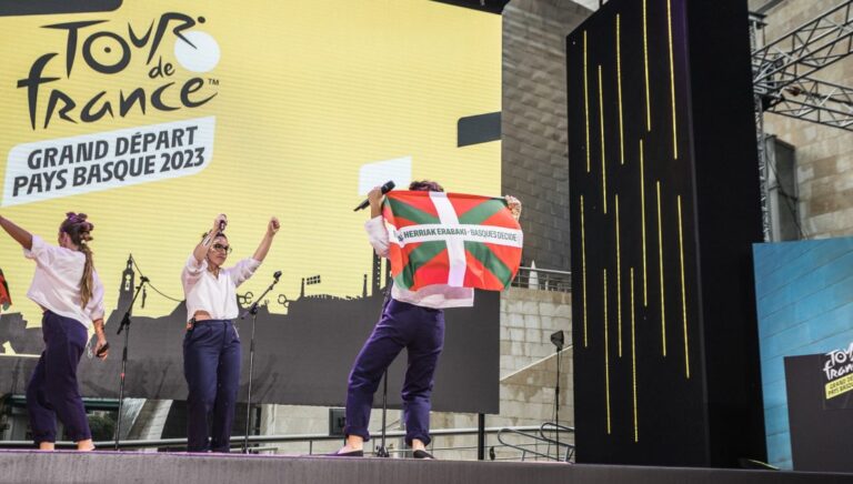 Demostraremos que somos un pueblo sacando la ikurriña en las carreteras de Euskal Herria