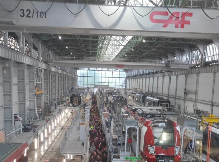 CAF Turnkey & Engineeringeko langileek greba mugagabea hasi dute diskriminazioarekin amaitzeko