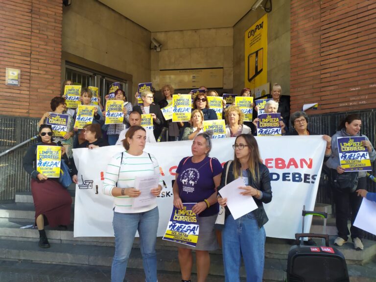 Las trabajadoras de Limpiezas J. Córdoba, subcontrata de limpieza de Correos en Bizkaia, inician una huelga indefinida ante el impago de salarios