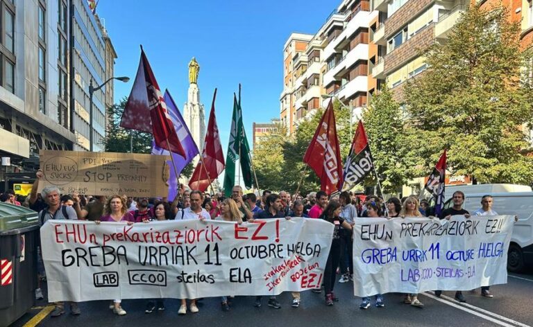 Masiboki egin dute bat grebarekin EHUko irakasle eta ikertzaileek