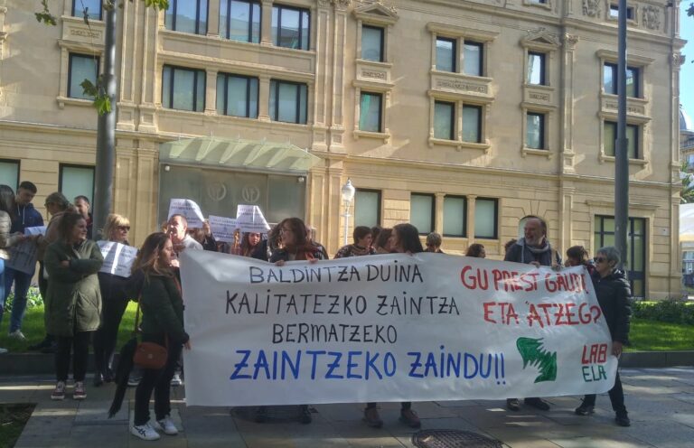 Trabajadoras y trabajadores de Atzegi se movilizan por el convenio de empresa