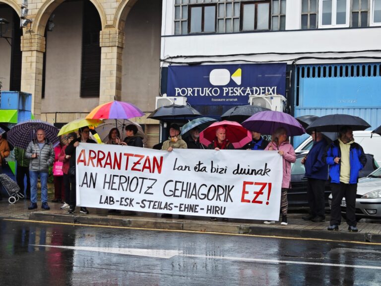 Hemos recordado al trabajador fallecido en un accidente laboral en Ondarroa y hemos pedido que se adopten medidas urgentemente