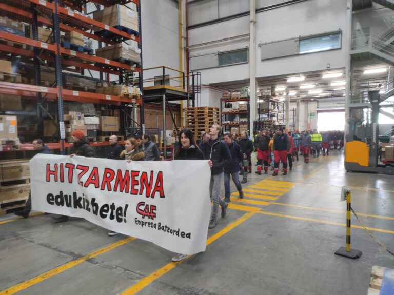 Los centros de trabajo de CAF en Beasain, Irun y Castejón han vuelto a estar totalmente cerrados durante 5 horas