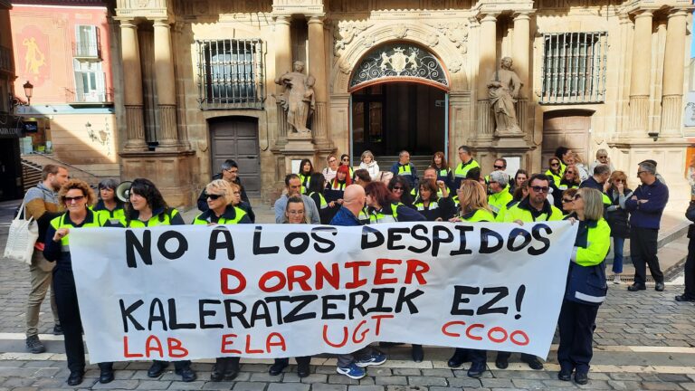 Nos hemos movilizado en Iruñea para denunciar los despidos en Dornier