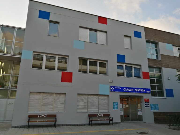 La Diputación de Bizkaia suspende el servicio de la Casa del Mar de Ondarroa y quiere implantar en ella una actividad privatizada de centro de personas menores no acompañadas