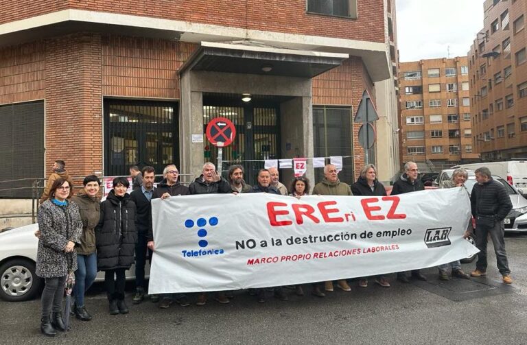 Nos hemos movilizado contra el ERE de Telefónica que afectará a 263 trabajadoras y trabajadores en Hego Euskal Herria