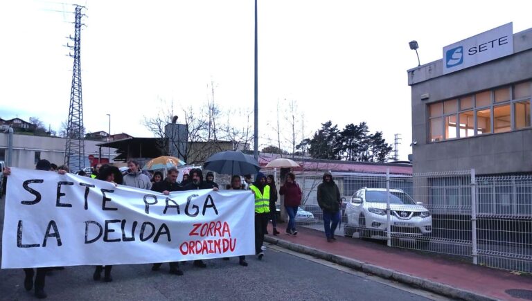 Las y los trabajadores de la empresa SETE de Hernani secundan una jornada de huelga porque no les pagan las nóminas